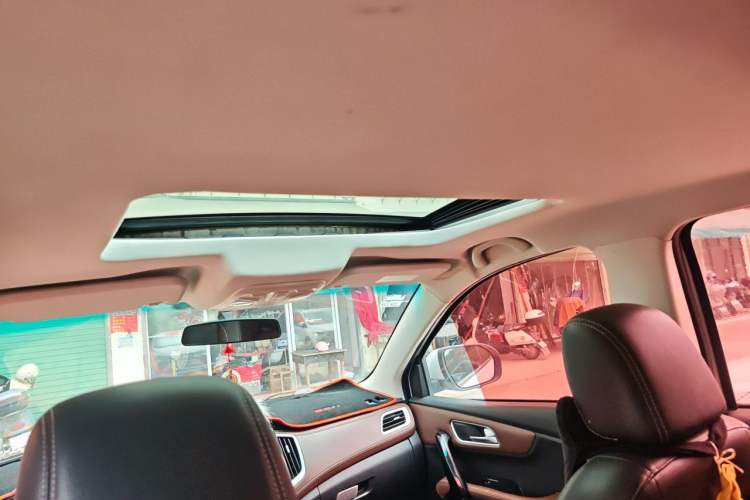 Used SWM X7 2017 1.5T Automatic Smart Enjoyment Version 7 Seats Headliner