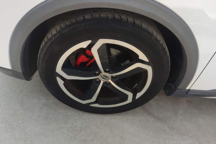 Used SWM X7 2017 1.5T Automatic Smart Enjoyment Version 7 Seats Left Front Wheel Hub