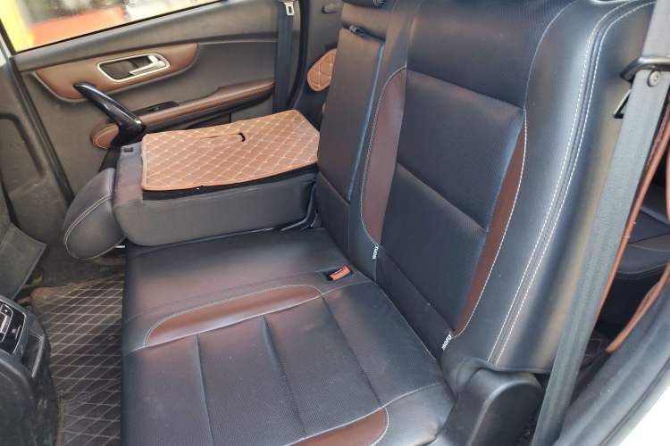 Used SWM X7 2017 1.5T Automatic Smart Enjoyment Version 7 Seats Left Rear Seat