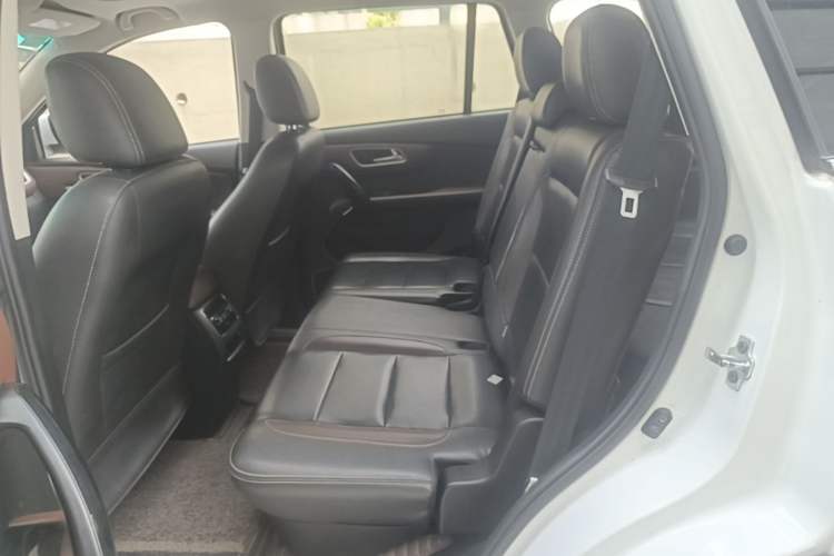 Used SWM X7 2017 1.5T Automatic Smart Enjoyment Version 7 Seats Left Rear Seat