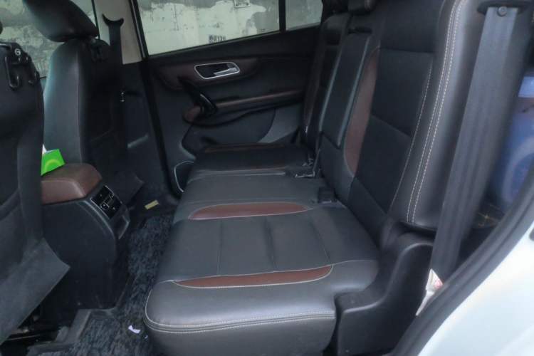 Used SWM X7 2017 1.5T Automatic Smart Enjoyment Version 7 Seats Left Rear Seat