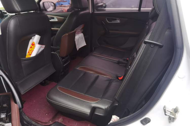 Used SWM X7 2017 1.5T Automatic Smart Enjoyment Version 7 Seats Left Rear Seat