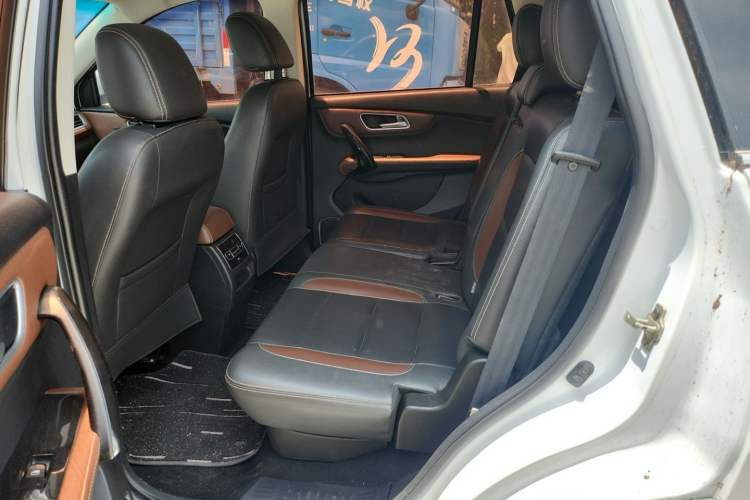 Used SWM X7 2017 1.5T Automatic Smart Enjoyment Version 7 Seats Left Rear Seat