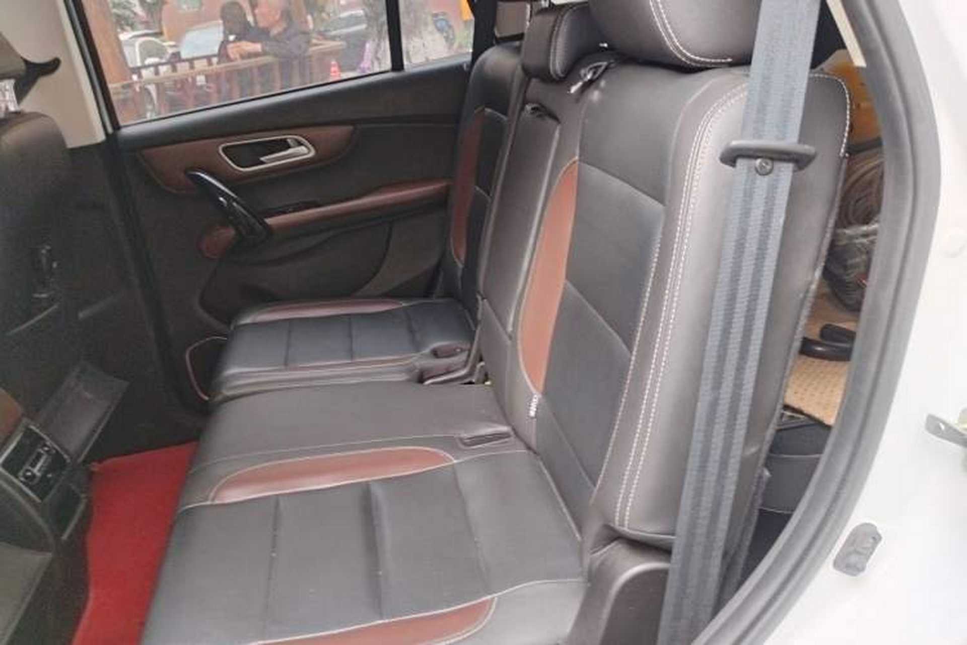 Used SWM X7 2017 1.5T Automatic Smart Enjoyment Version 7 Seats Left Rear Seat