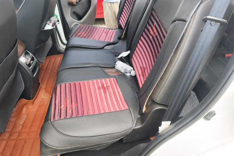 Used SWM X7 2017 1.5T Automatic Smart Enjoyment Version 7 Seats Left Rear Seat