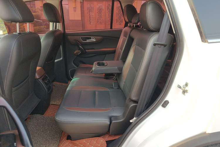 Used SWM X7 2017 1.5T Automatic Smart Enjoyment Version 7 Seats Left Rear Seat