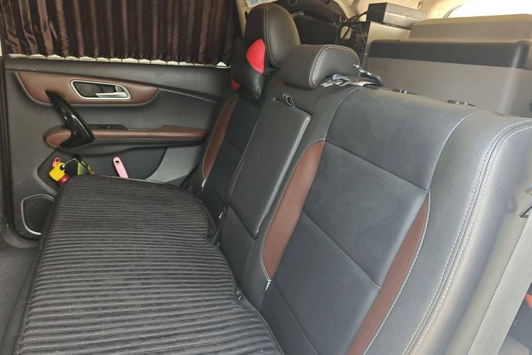 Used SWM X7 2017 1.5T Automatic Smart Enjoyment Version 7 Seats Left Rear Seat