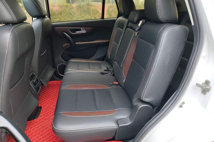 Used SWM X7 2017 1.5T Automatic Smart Enjoyment Version 7 Seats Left Rear Seat