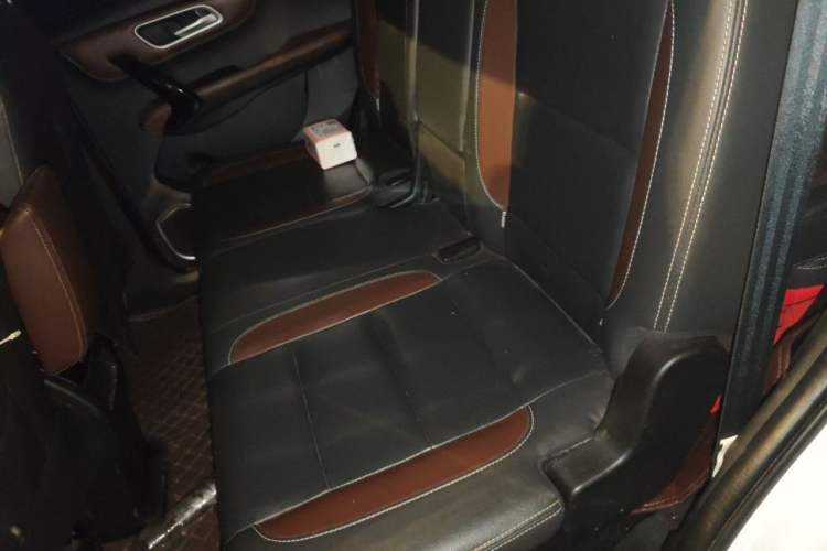 Used SWM X7 2017 1.5T Automatic Smart Enjoyment Version 7 Seats Left Rear Seat