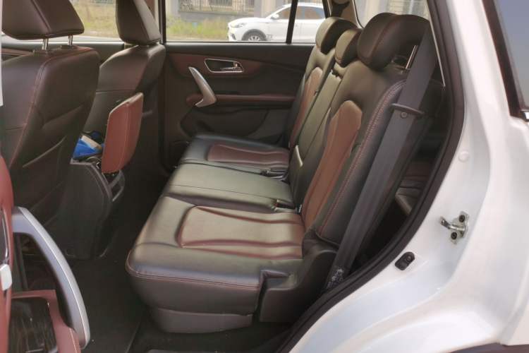 Used SWM X7 2017 1.5T Automatic Smart Enjoyment Version 7 Seats Left Rear Seat