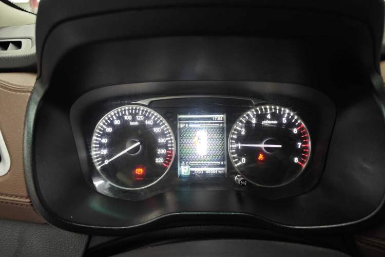 Used SWM X7 2017 1.5T Automatic Smart Enjoyment Version 7 Seats Odometer Close Up