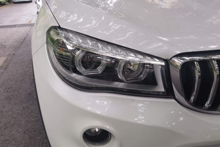 Used SWM X7 2017 1.5T Automatic Smart Enjoyment Version 7 Seats Right Front Headlight
