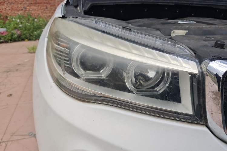Used SWM X7 2017 1.5T Automatic Smart Enjoyment Version 7 Seats Right Front Headlight