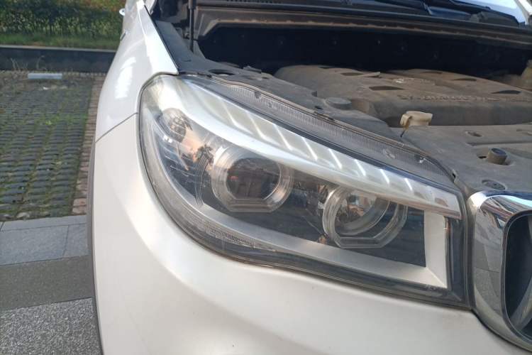 Used SWM X7 2017 1.5T Automatic Smart Enjoyment Version 7 Seats Right Front Headlight