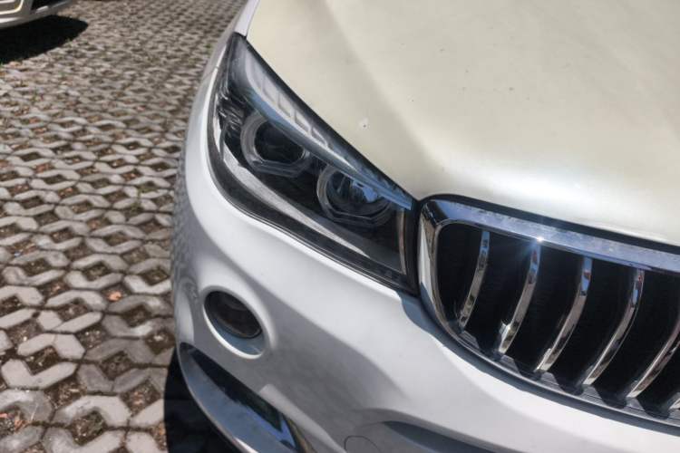 Used SWM X7 2017 1.5T Manual Inter Milan 110th Anniversary Edition 7-seater Right Front Headlight
