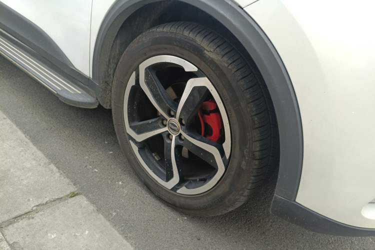 Used SWM X7 2017 1.5T Automatic Smart Enjoyment Version 7 Seats Right Front Wheel Hub