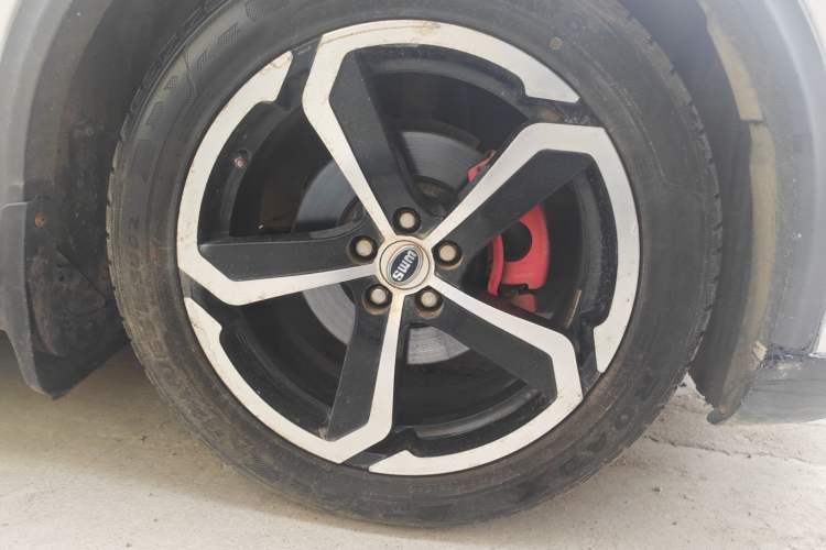 Used SWM X7 2017 1.5T Automatic Smart Enjoyment Version 7 Seats Right Front Wheel Hub