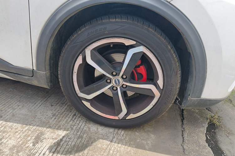 Used SWM X7 2017 1.5T Automatic Smart Enjoyment Version 7 Seats Right Front Wheel Hub
