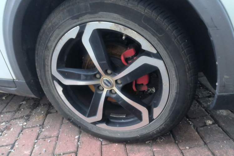 Used SWM X7 2017 1.5T Automatic Smart Enjoyment Version 7 Seats Right Front Wheel Hub
