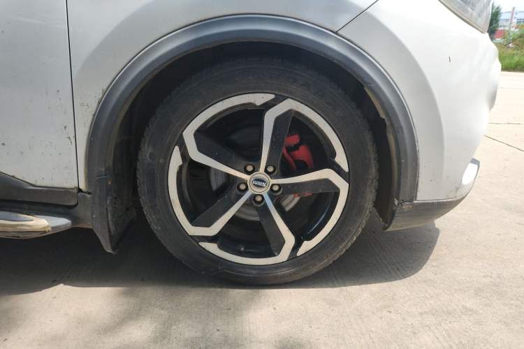 Used SWM X7 2017 1.5T Automatic Smart Enjoyment Version 7 Seats Right Front Wheel Hub