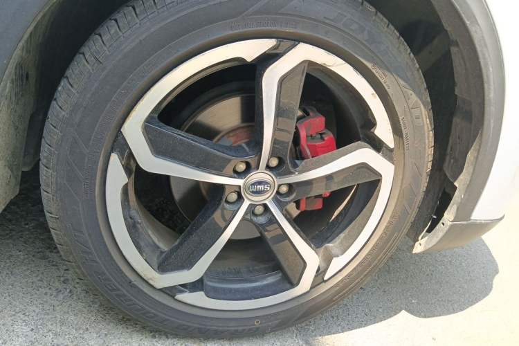 Used SWM X7 2017 1.5T Automatic Smart Enjoyment Version 7 Seats Right Front Wheel Hub