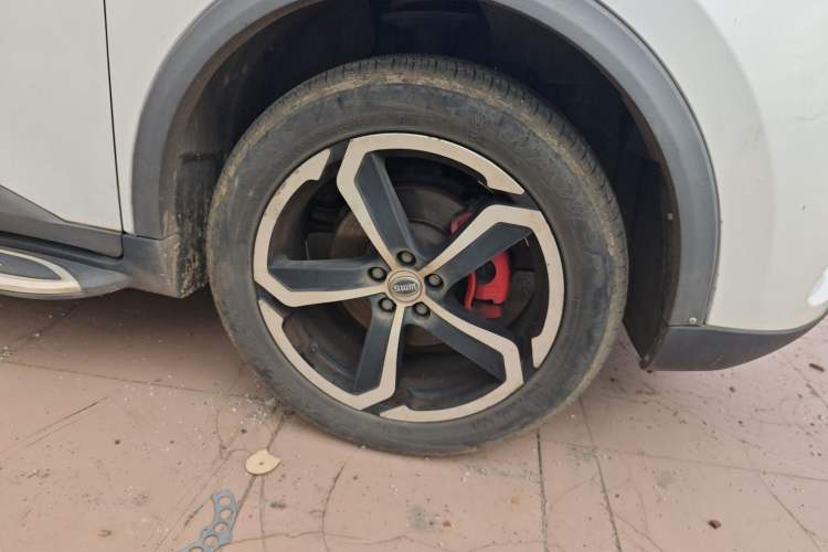 Used SWM X7 2017 1.5T Automatic Smart Enjoyment Version 7 Seats Right Front Wheel Hub