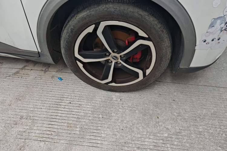 Used SWM X7 2017 1.5T Automatic Smart Enjoyment Version 7 Seats Right Front Wheel Hub