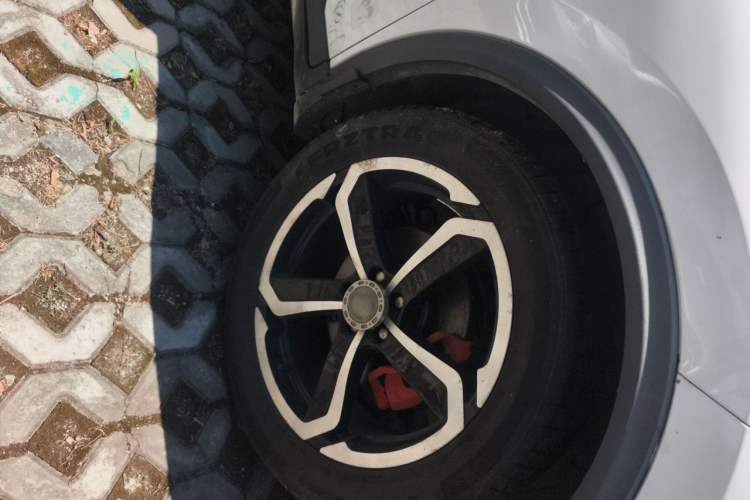 Used SWM X7 2017 1.5T Manual Inter Milan 110th Anniversary Edition 7-seater Right Front Wheel Hub