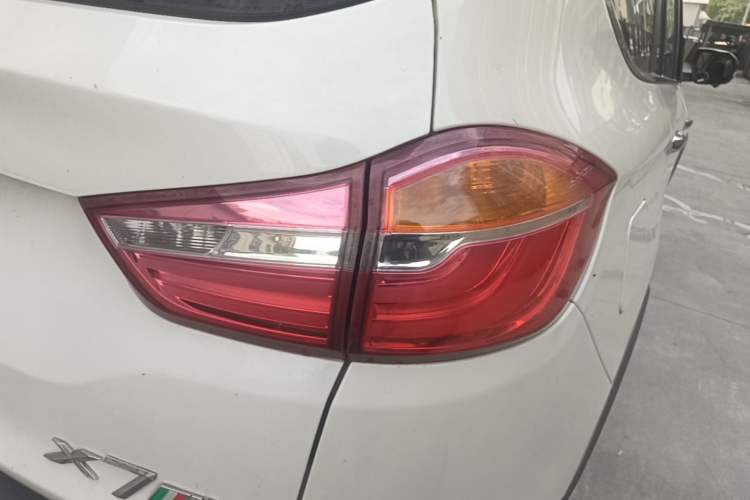 Used SWM X7 2017 1.5T Automatic Smart Enjoyment Version 7 Seats Right Rear Taillight