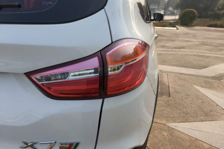 Used SWM X7 2017 1.5T Automatic Smart Enjoyment Version 7 Seats Right Rear Taillight