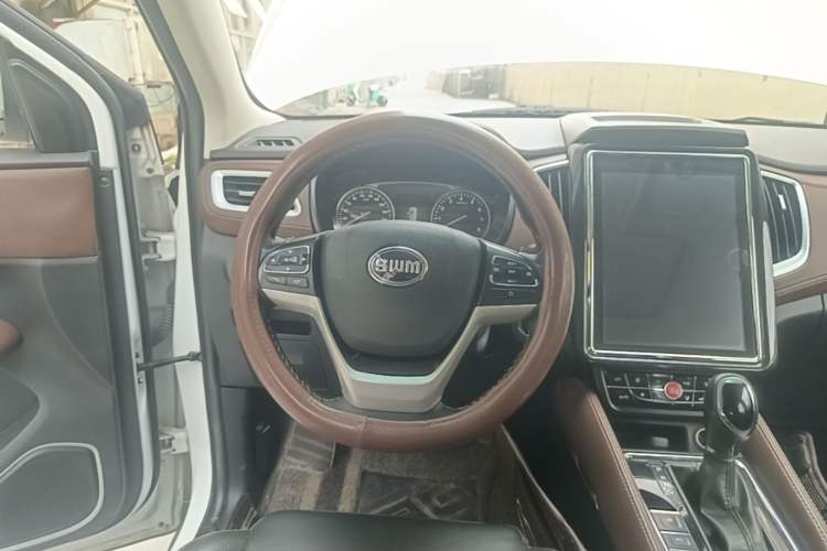 Used SWM X7 2017 1.5T Automatic Smart Enjoyment Version 7 Seats Steering Wheel