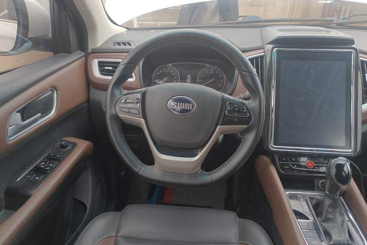 Used SWM X7 2017 1.5T Automatic Smart Enjoyment Version 7 Seats Steering Wheel