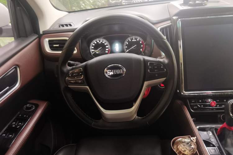 Used SWM X7 2017 1.5T Automatic Smart Enjoyment Version 7 Seats Steering Wheel