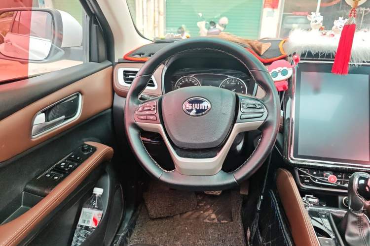 Used SWM X7 2017 1.5T Automatic Smart Enjoyment Version 7 Seats Steering Wheel
