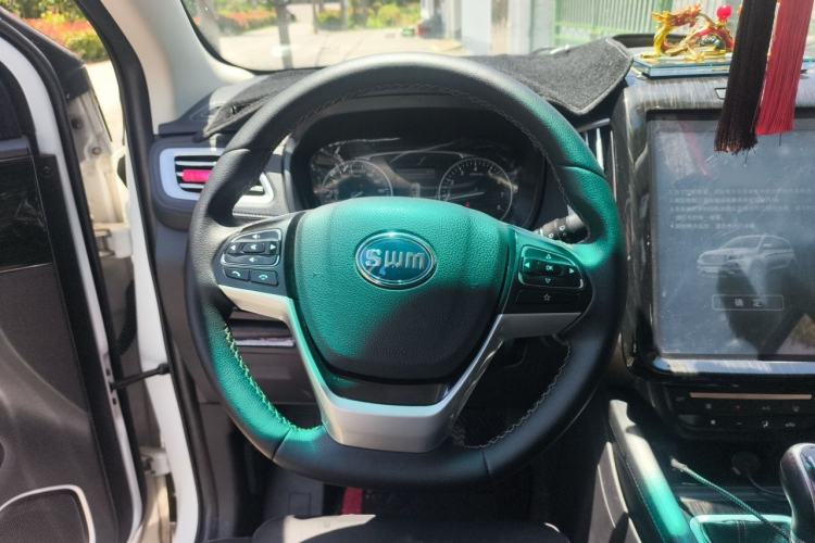 Used SWM X7 2017 1.5T Manual Inter Milan 110th Anniversary Edition 7-seater Steering Wheel