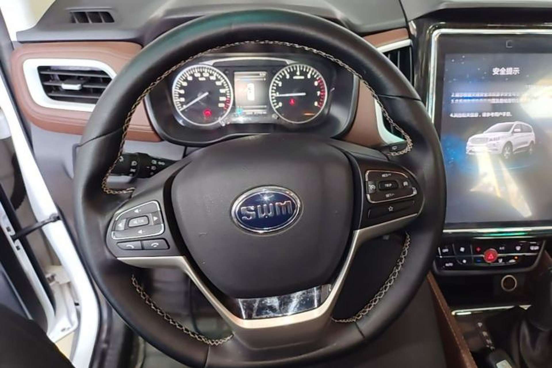 Used SWM X7 2017 1.5T Automatic Smart Enjoyment Version 7 Seats Steering Wheel