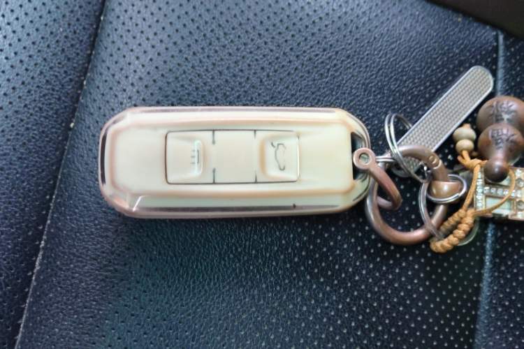 Used SWM X7 2017 1.5T Automatic Smart Enjoyment Version 7 Seats Vehicle Key
