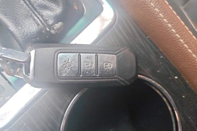 Used SWM X7 2017 1.5T Automatic Smart Enjoyment Version 7 Seats Vehicle Key