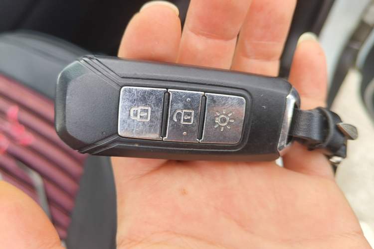 Used SWM X7 2017 1.5T Automatic Smart Enjoyment Version 7 Seats Vehicle Key