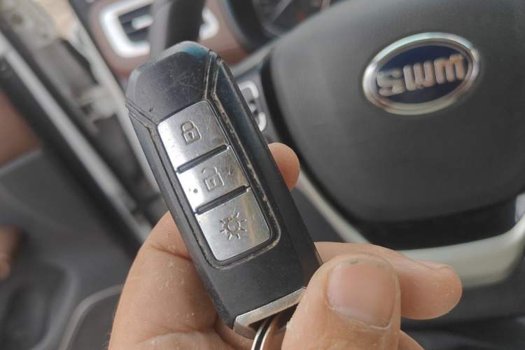 Used SWM X7 2017 1.5T Automatic Smart Enjoyment Version 7 Seats Vehicle Key