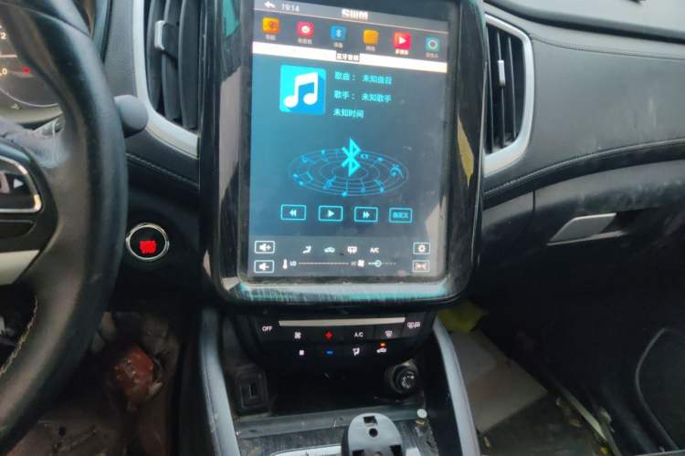 Used SWM X7 2018 1.8L Manual Luxury Edition 7 Seats Audio And AC Panel