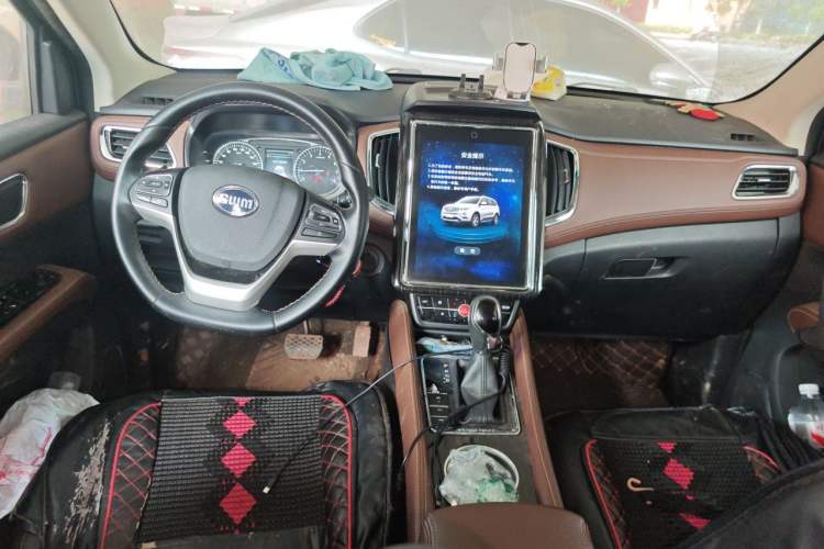 Used SWM X7 2018 Facelift 1.5T Automatic Comfort Version 7 Seats Center Console