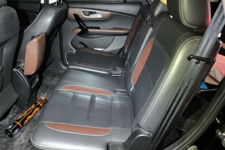 Used SWM X7 2018 1.5T Automatic Smart Enjoyment Version 7 Seats Left Rear Seat
