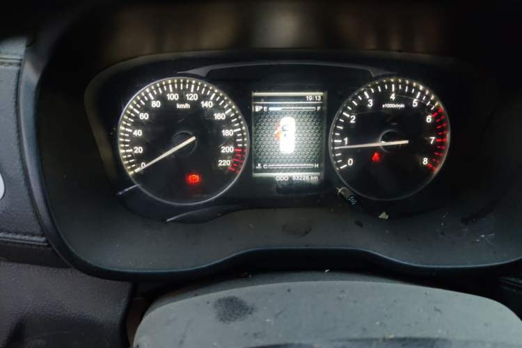 Used SWM X7 2018 1.8L Manual Luxury Edition 7 Seats Odometer Close Up