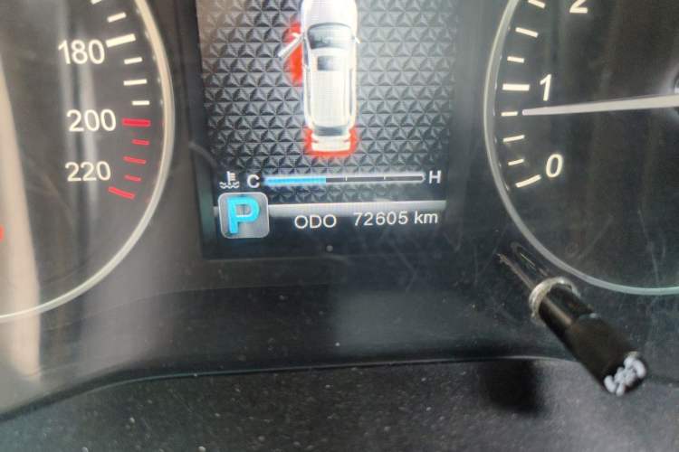 Used SWM X7 2018 Facelift 1.5T Automatic Comfort Version 5 Seats Odometer Close Up