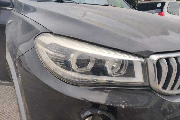 Used SWM X7 2018 1.8L Manual Luxury Edition 7 Seats Right Front Headlight
