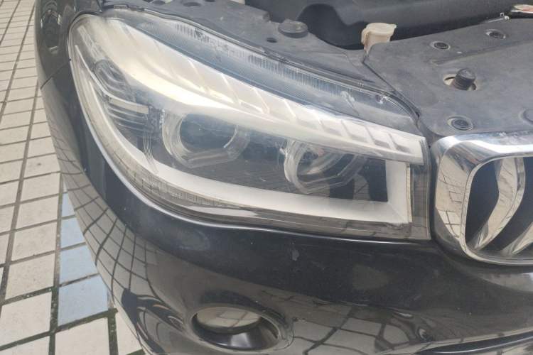 Used SWM X7 2018 Facelift 1.5T Automatic Comfort Version 5 Seats Right Front Headlight