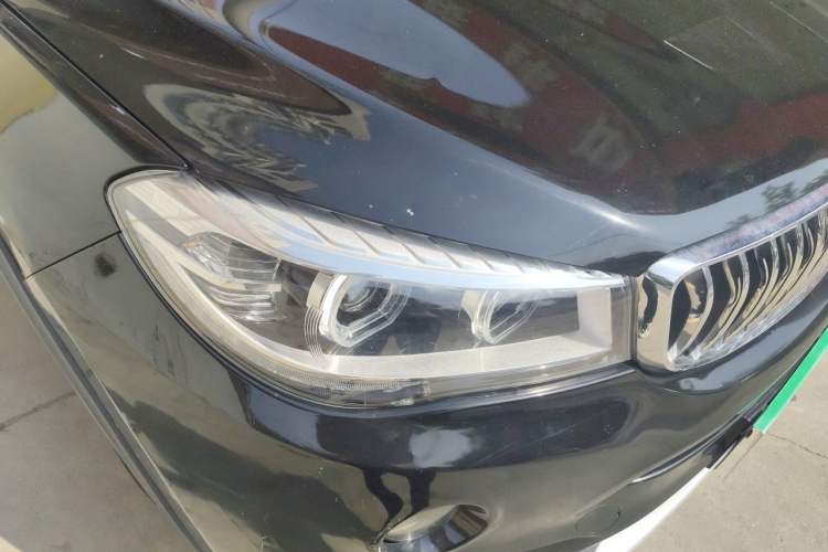 Used SWM X7 2018 1.8L Manual Luxury Edition 7 Seats Right Front Headlight