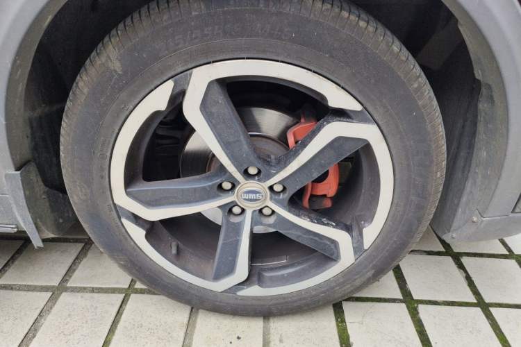 Used SWM X7 2018 Facelift 1.5T Automatic Comfort Version 5 Seats Right Front Wheel Hub