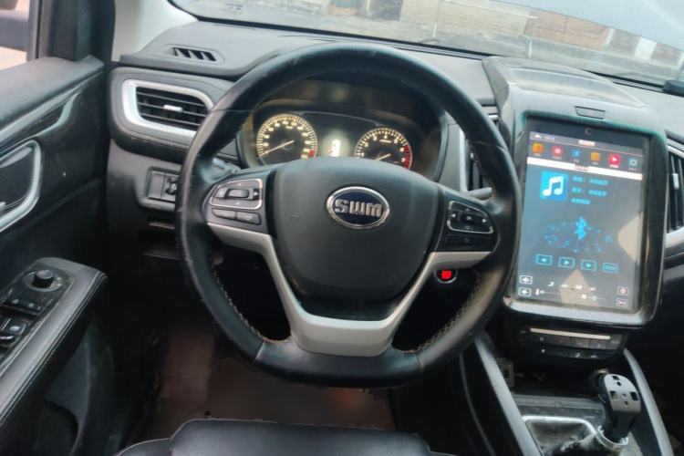 Used SWM X7 2018 1.8L Manual Luxury Edition 7 Seats Steering Wheel